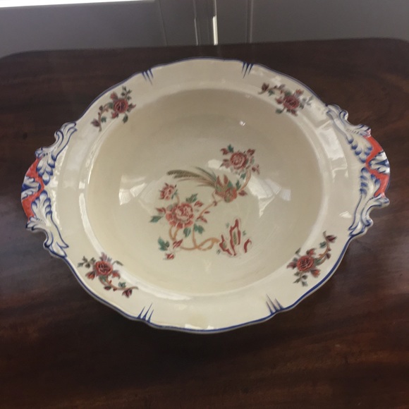 Footed covered round vegetable bowl (smaller cover) Royal Venton Ware - Picture 3 of 9